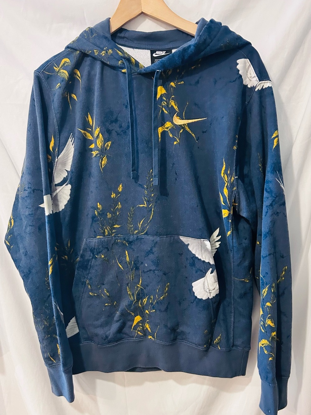 Nike + Streetwear Sportswear Club “Peace Dove” Graphic Hoodie Size Small
